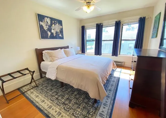 Historic Downtown Riverview Flat, No 3