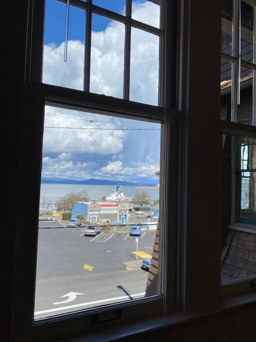 Historic Downtown Riverview Flat, No 3 Apartment *