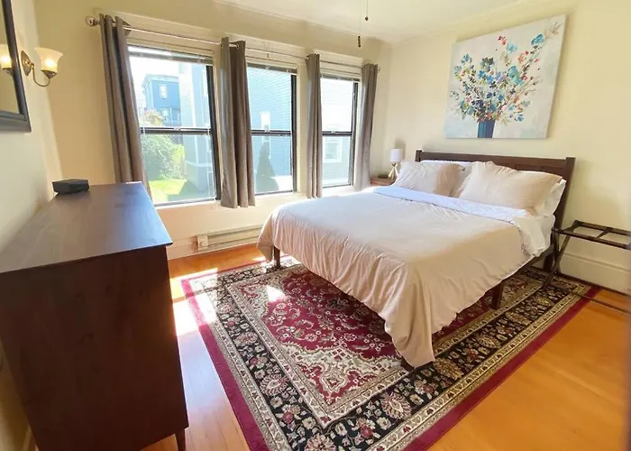 Historic Downtown Riverview Flat, No 3