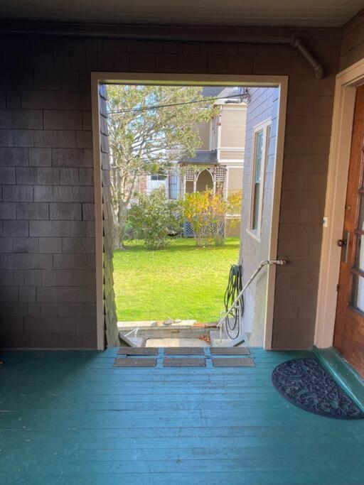 Historic Downtown Riverview Flat, No 3 Apartment *